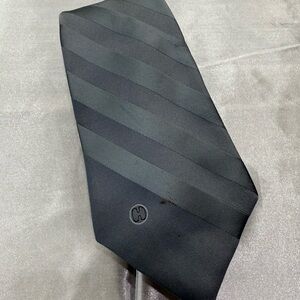 HALSTON III Gray Striped Tie